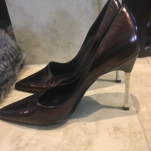 Gucci Metallic Pumps